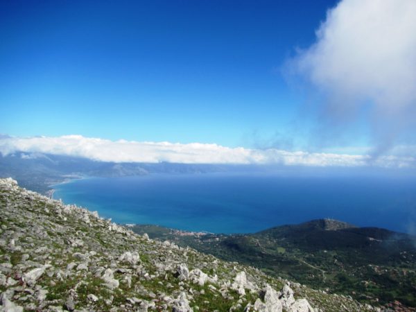 con la testa tra le nuvole e gli occhi al mare