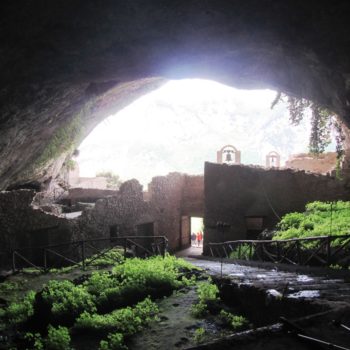 ingresso alla grotta